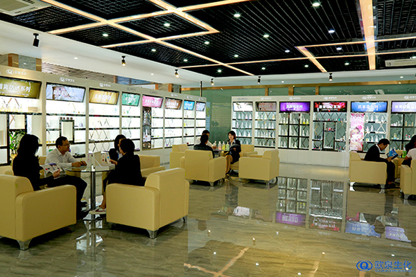 購買化妝品為何要堅(jiān)持去實(shí)體店？