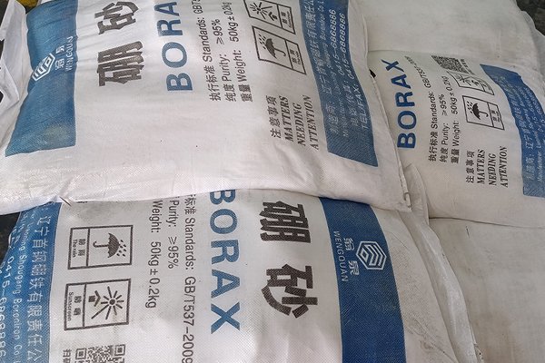 五水硼砂和十水硼砂的結(jié)晶水是如何影響其性能的？